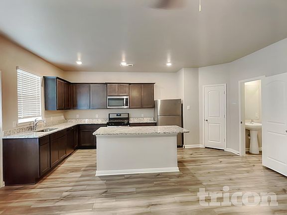 3rd image of 921 Mallorie Ln