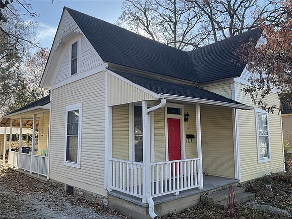 3rd image of 420 E Franklin St