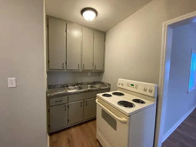 1200 Glenwood Ave #B — Photo 8
