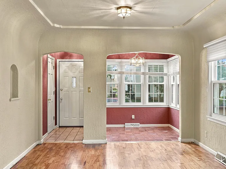 2112 Pine St — Photo 5