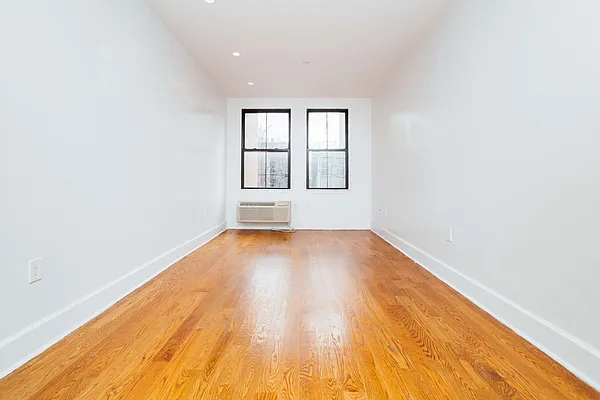 Rented by Nooklyn NYC LLC | media 18