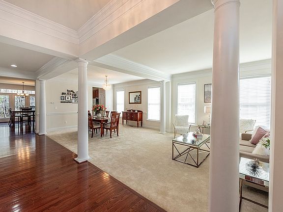 5th image of 9225 Treasure Oak Ct
