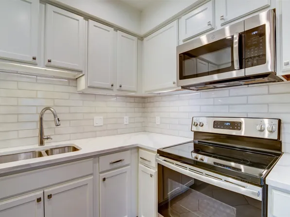 6900 Skillman St APT 607, Dallas, TX 75231