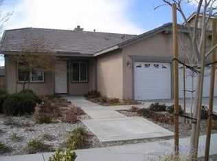 9084 Azalea Springs Rd, Oak Hills, CA 92344