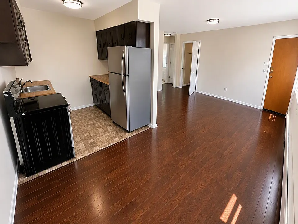 452 Harding Pl #4C