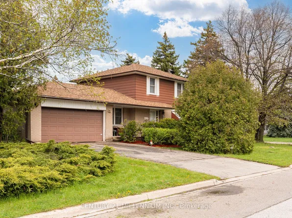 2 Durham Cres, Brampton, ON L6T 2X6
