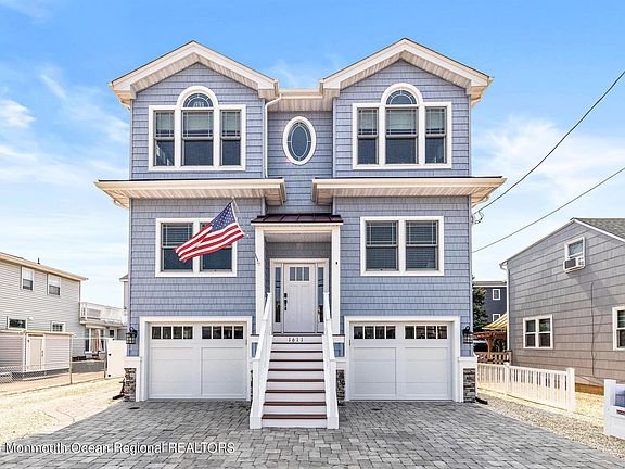 2nd image of 1611 Beach Ave