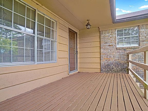 3rd image of 112 Sunset Dr