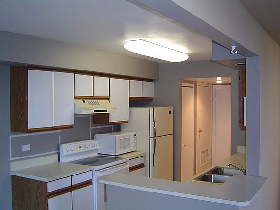 2nd image of 1107 N Knollwood Dr