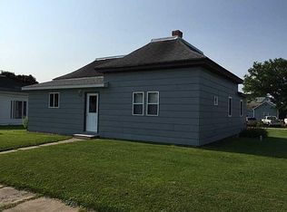 702 E 5th St, Vinton, IA 52349