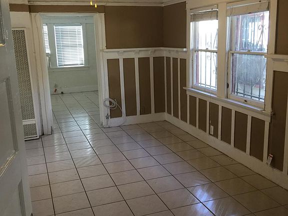 3rd image of 3762 S Catalina St