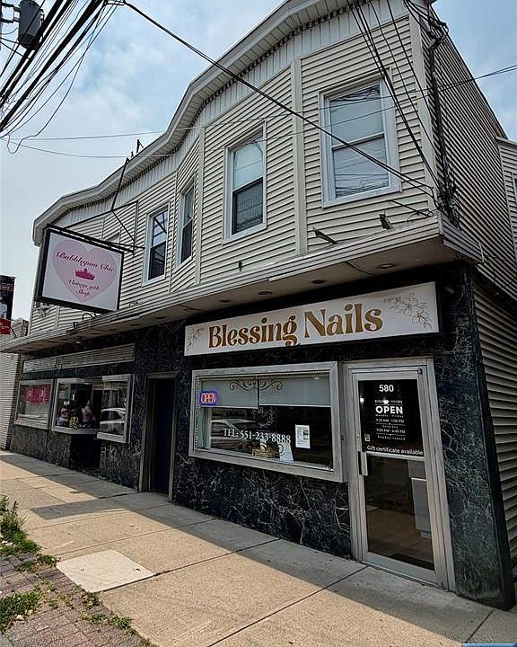 1st image of 580 Lafayette Ave