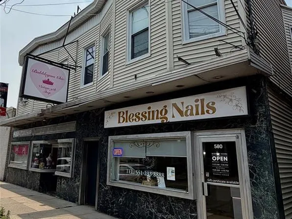 580 Lafayette Ave, Hawthorne, NJ 07506