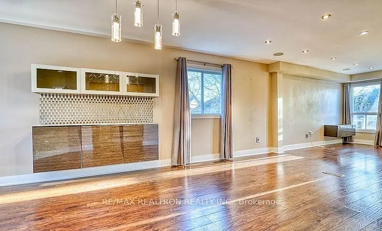 90 Oke Rd #MAIN FLOOR — Photo 8