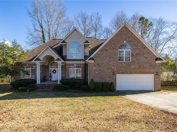 316 Guilford Rd, Jamestown, NC 27282