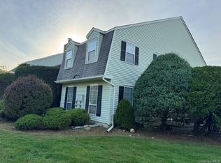 24 The Rise, Warwick, NY 10990