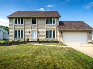 9885 Weathersfield Dr, Mentor, OH 44060