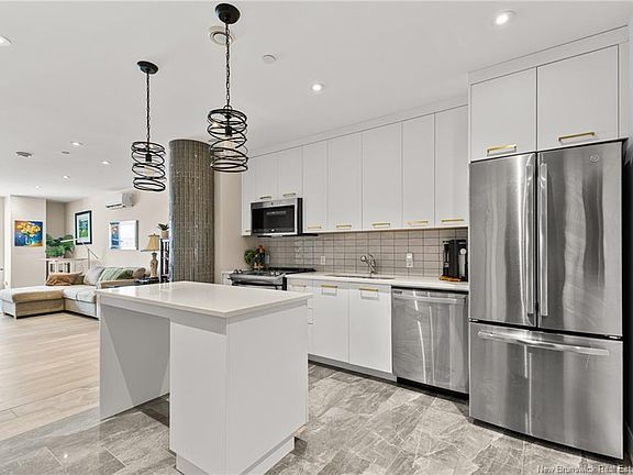 2nd image of 55 Queen St #702