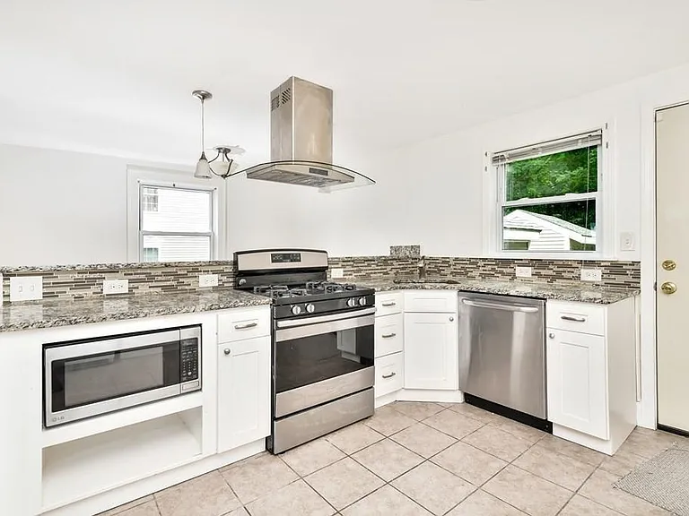 134 Brookside Ave #1L — Photo 2