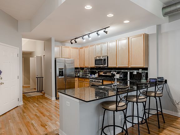 4th image of 843 W Monroe St APT 4B