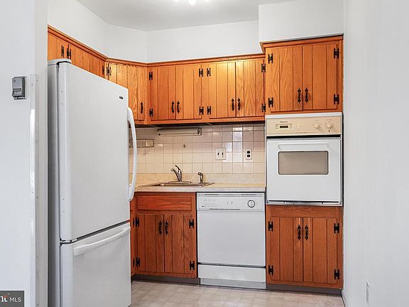 3rd image of 1 Lawrence Rd B-unit G-2