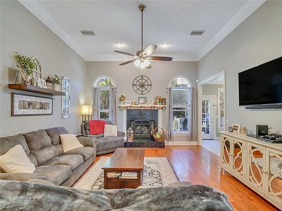 4th image of 100 Winton Dr