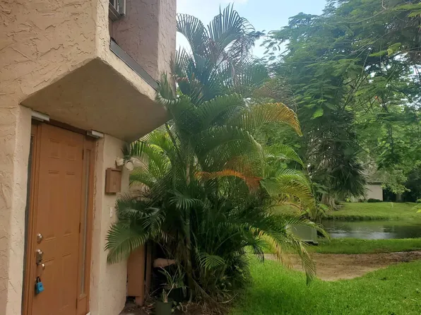 12 Wimbledon Lakes Drive #250, Plantation, FL 33324