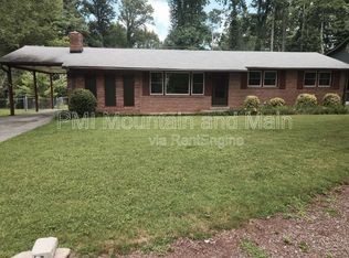 317 N Hillandale Dr, East Flat Rock, NC 28726