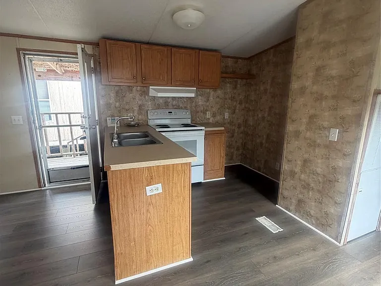 601 Clear Lake Rd #B — Photo 6