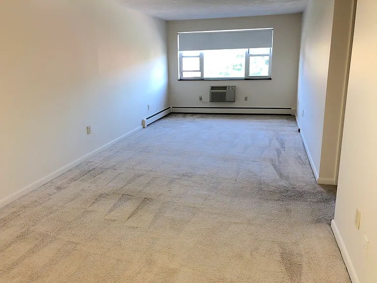 Lexington St Apartments — Photo 68