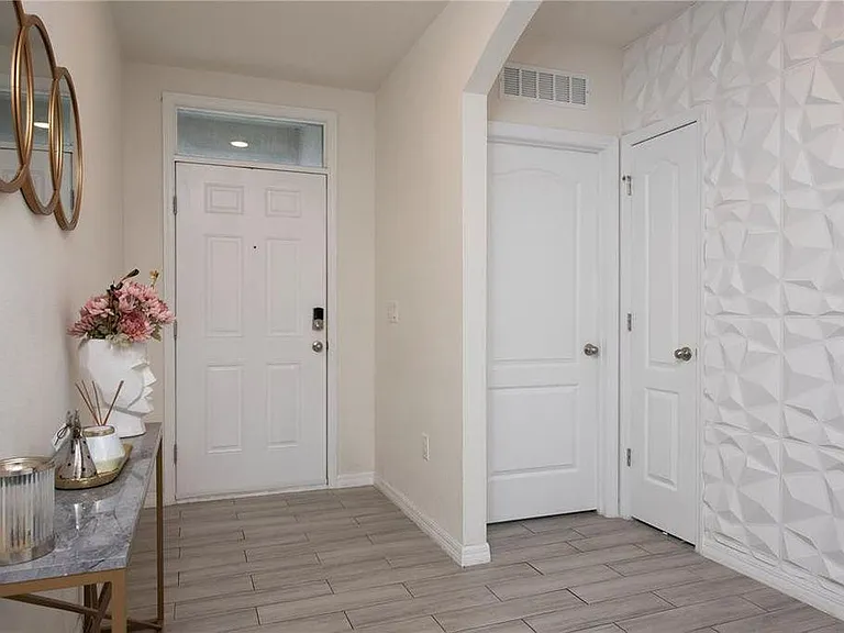 1850 Veterans Dr — Photo 7
