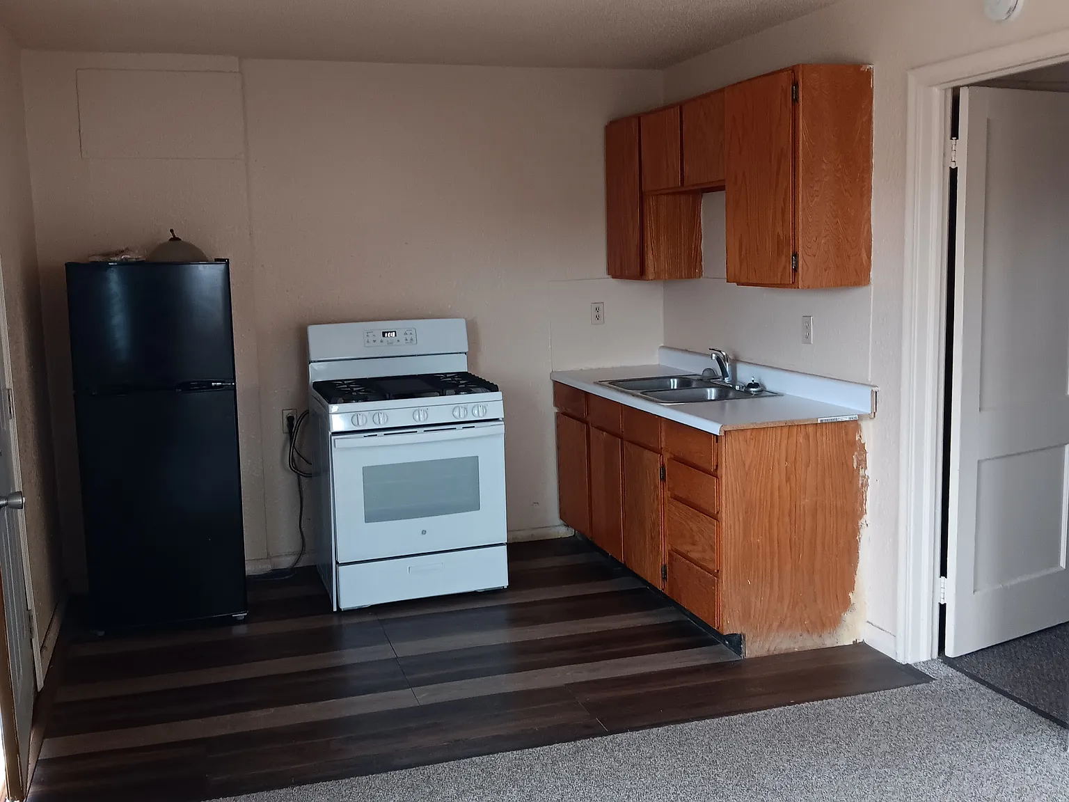 215 E Denver St — Photo 4