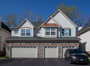 459 Bay Tree Cir, Vernon Hills, IL 60061