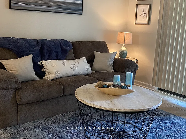 Hickory Square Apartments — Photo 8