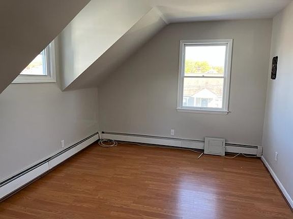 4th image of 9 Rosalind Ave