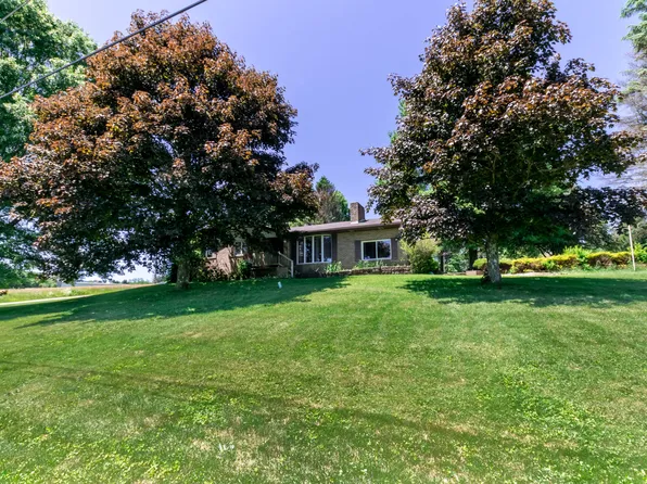 111 R J Lilley Dr, Farmington, PA 15437