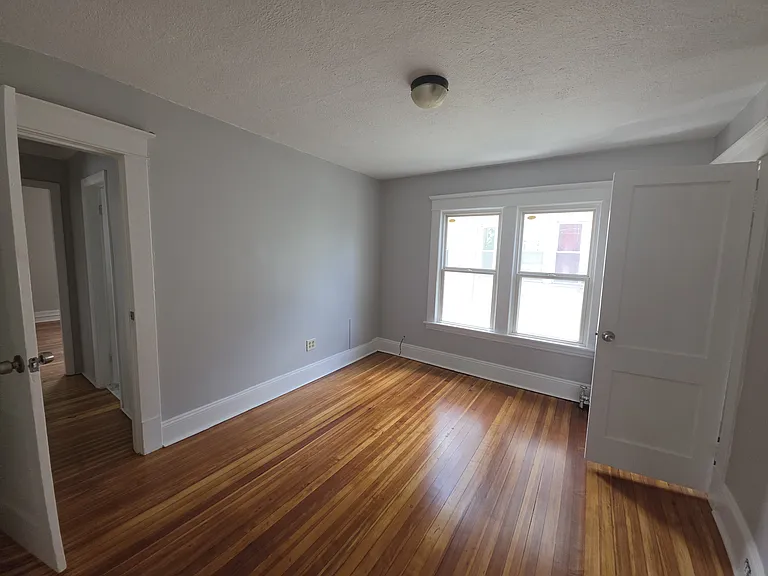 25-27 Woodlawn St #2 — Photo 6