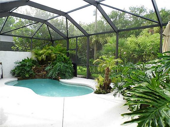 2nd image of 9477 Meadowood Dr