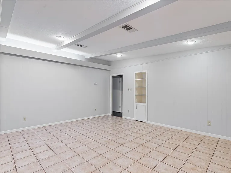 118 E Thornton Rd — Photo 8
