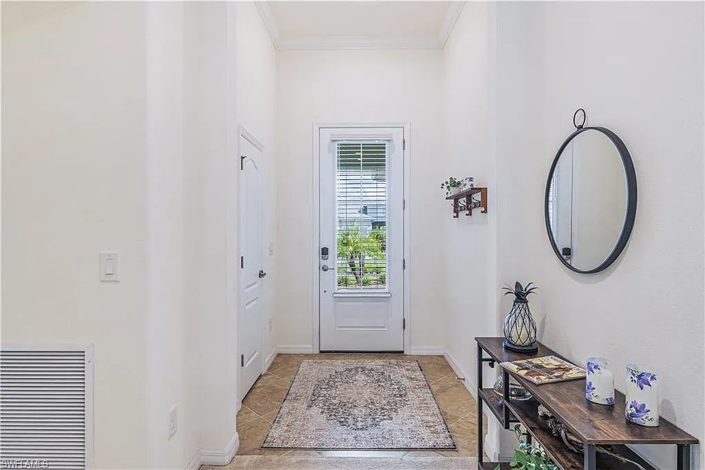 3 bed, 3.0 bath, 1850 sqft, $5,500 — Photo 2