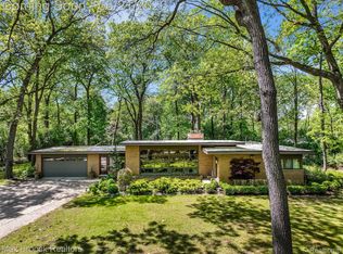 255 N Berkshire Rd, Bloomfield Hills, MI 48302