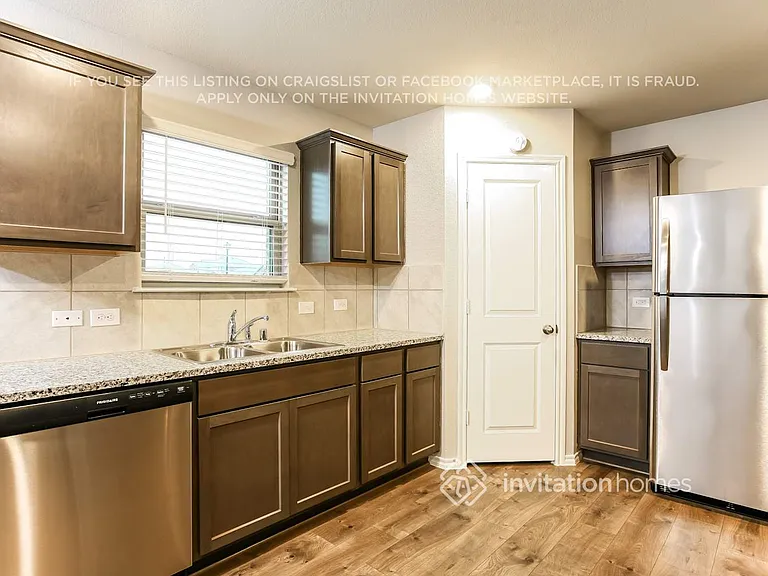 1804 Yale St — Photo 6