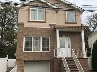 35 Comfort Ct, Staten Island, NY 10312