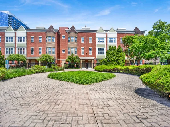 1421 N Halsted St APT 2S, Chicago, IL 60642