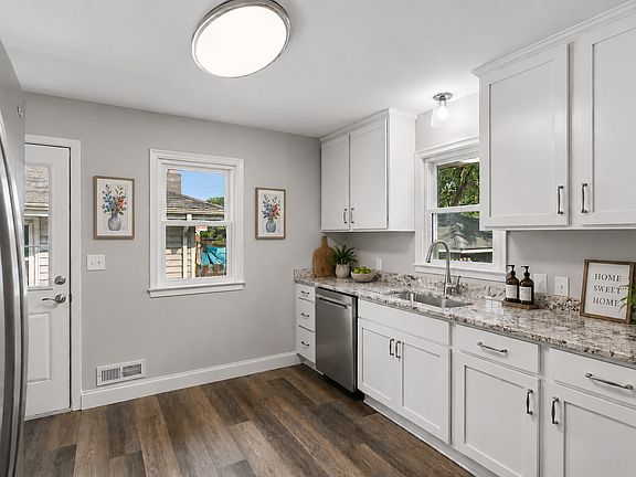 4th image of 1800 37th Ave NE