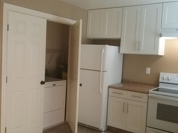 5th image of 802 E Townley Ave