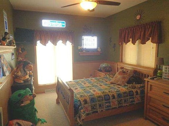 4th image of 1097 Forest Hills Dr