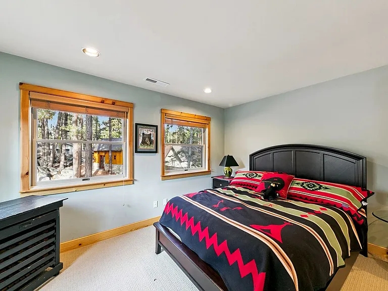 458 Center St — Photo 35