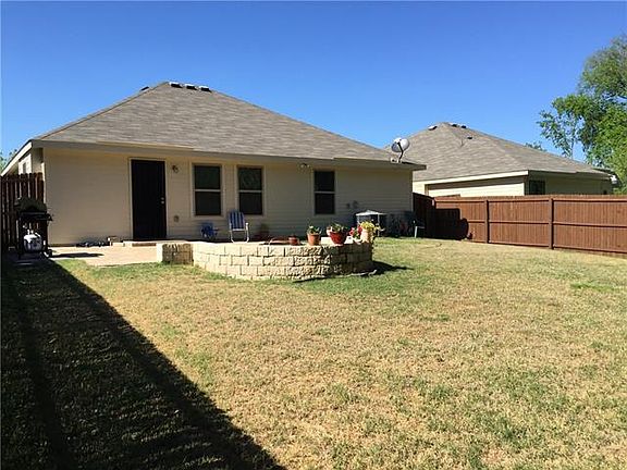 4th image of 3542 Mojave Dr