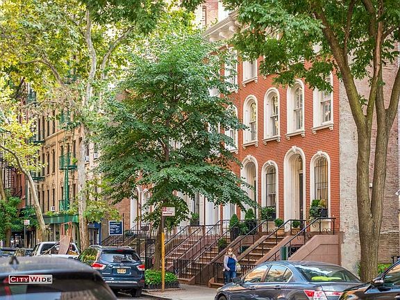 5th image of 224 E 70th St APT 16